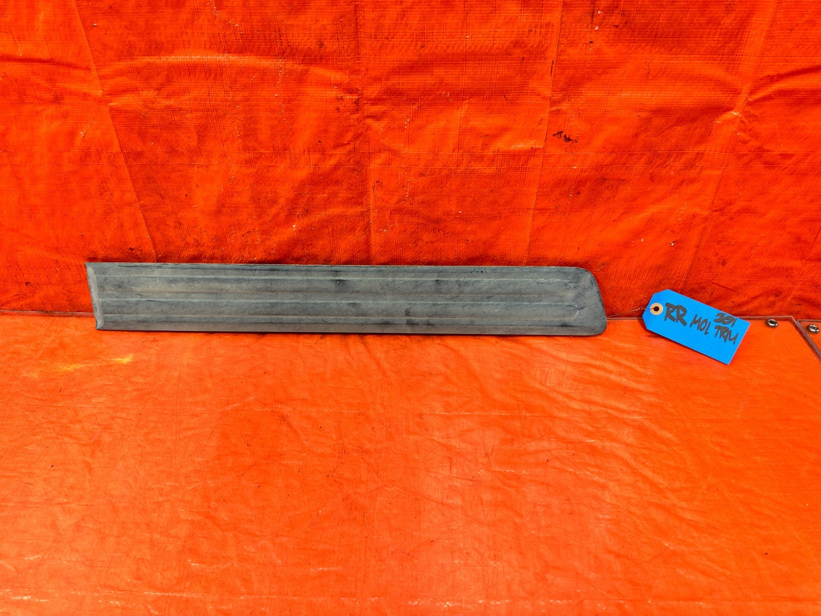 97 01 HONDA CR V CRV   DRIVER LEFT REAR EXTERIOR DOOR MOLDING TRIM OEM 3010