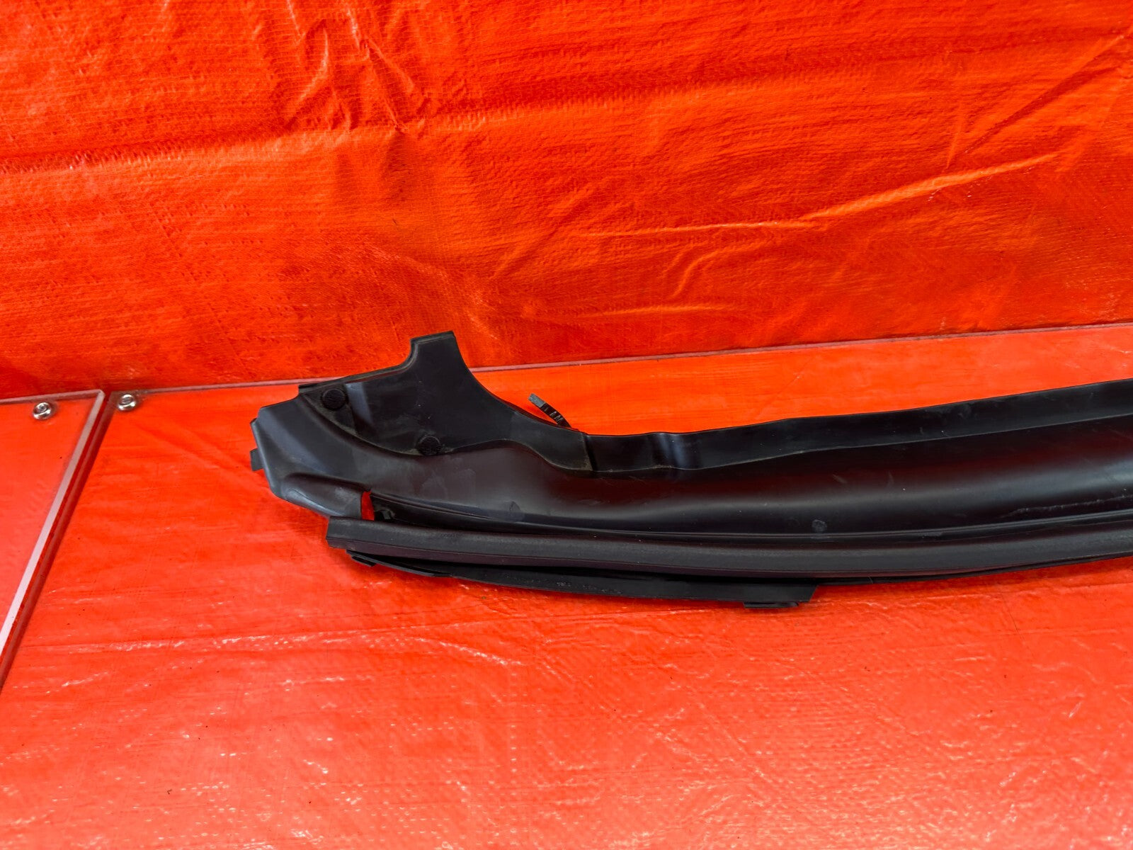 08 15 INFINITI G37 & Q60 COUPE DRIVER LEFT FRONT   FENDER SEAL TRIM GASKET #1907