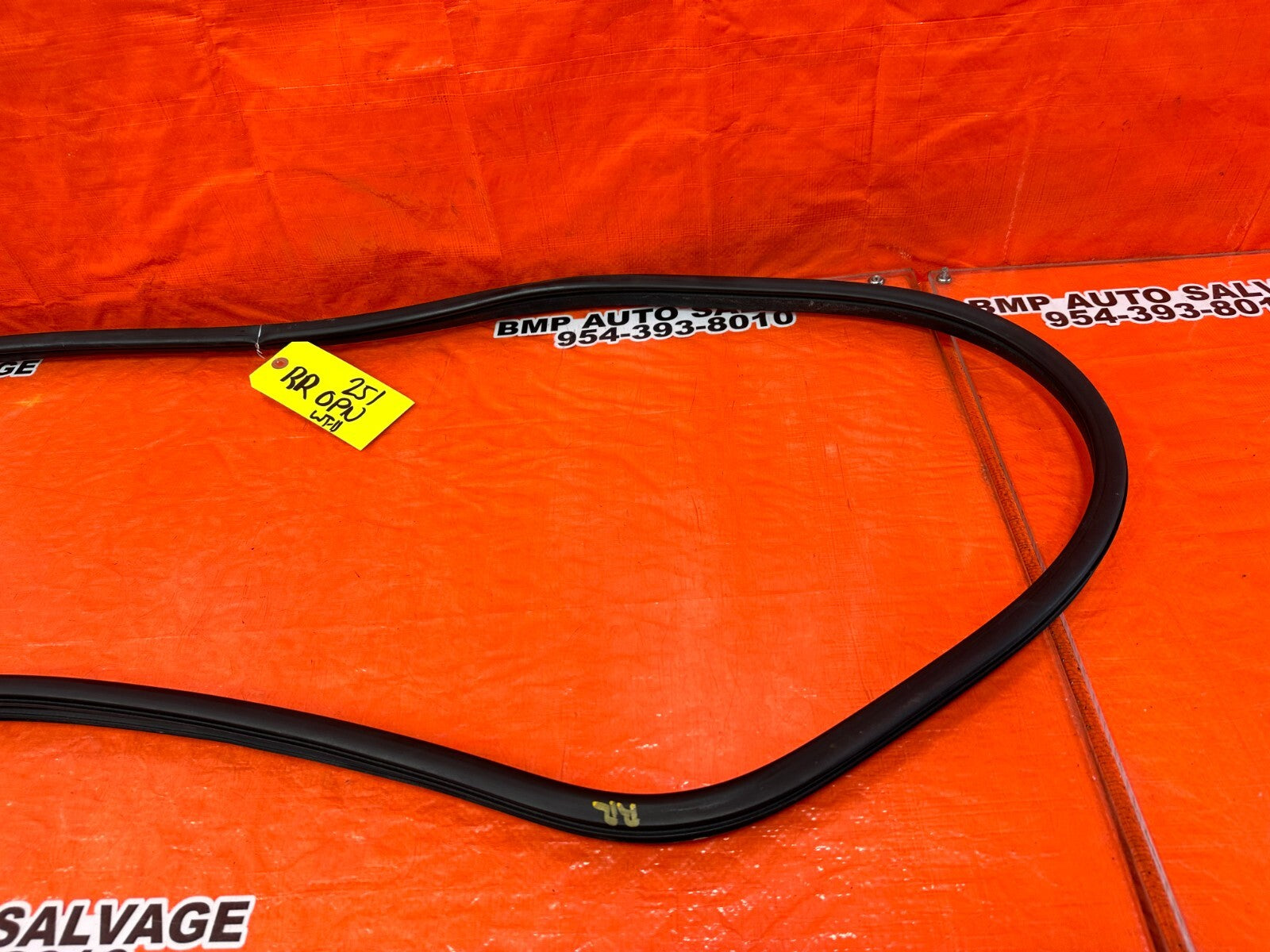 08 12 HONDA ACCORD SEDAN CHASSIS TO DOOR OPEN TRIM WEATHER STRIP RIGHT REAR 2512