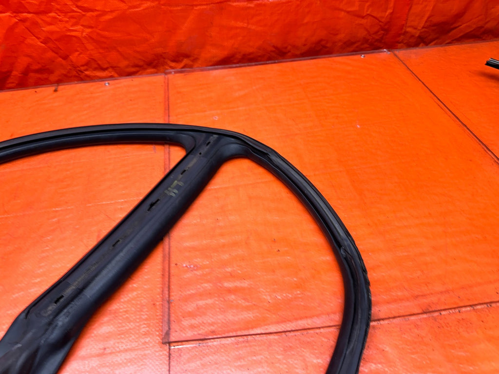 94-01 ACURA INTEGRA 4D SEDAN LEFT DRIVER FRONT REAR DOOR WEATHERSTRIP #3409
