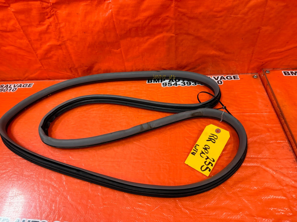 04 05 ACURA TSX   PASSENGER RIGHT REAR OPEN TRIM   BLACK AND GRAY   OEM #2555