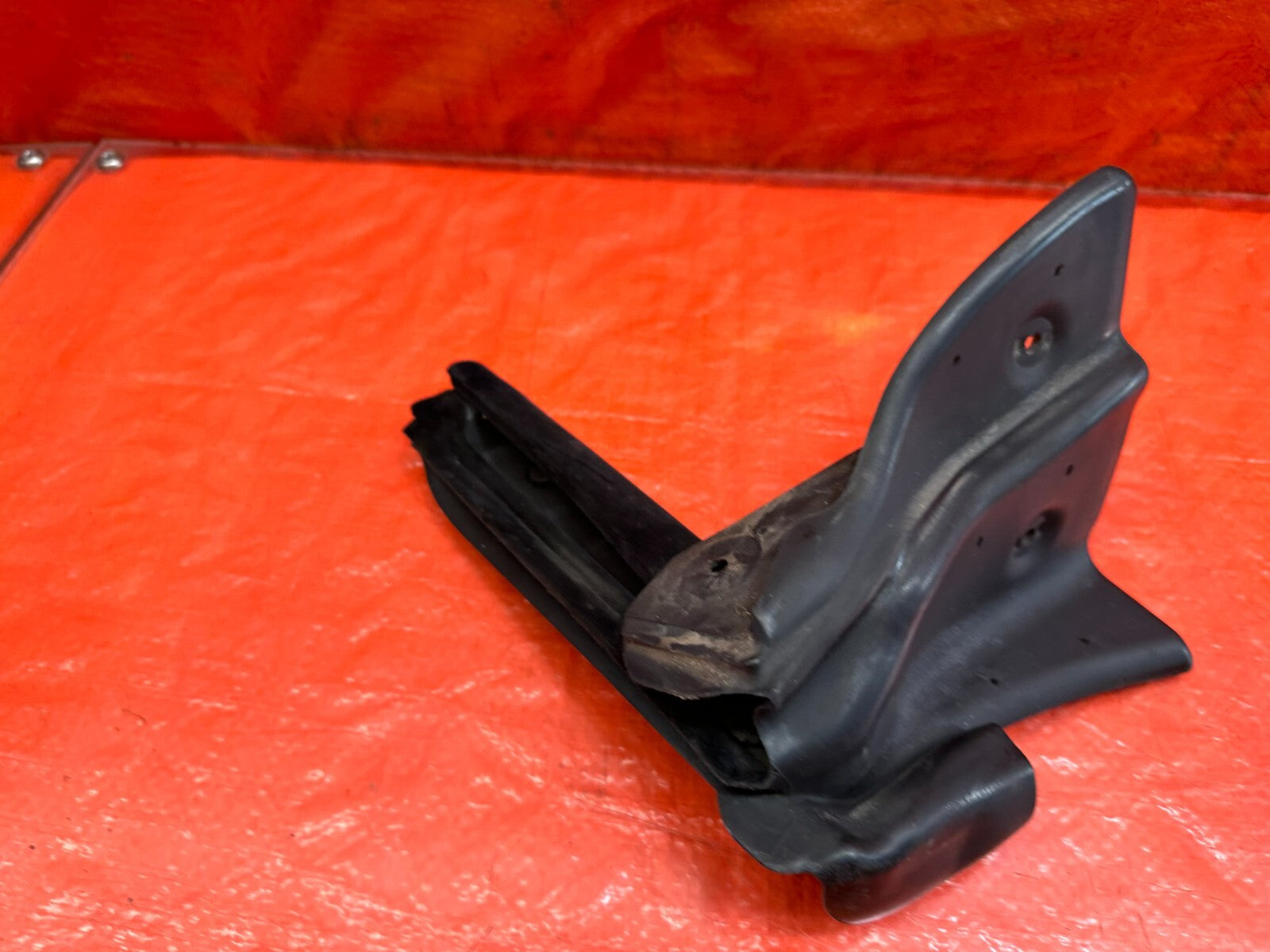 09 15 INFINITI G37 CONVERTIBLE   SOFT TOP FLAP LEFT UPPER WEATHER STRIP OEM 2323