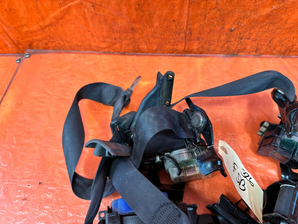 90 91 HONDA CIVIC HATCHBACK   LEFT & RIGHT FRONT SEAT BELTS   OEM 3277
