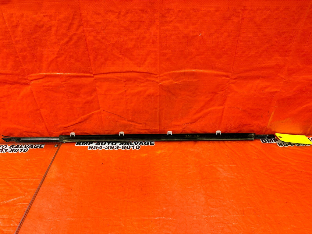 08 12 HONDA ACCORD SEDAN   DRIVER LEFT FRONT EXTERIOR GLASS TRIM   OEM 2515