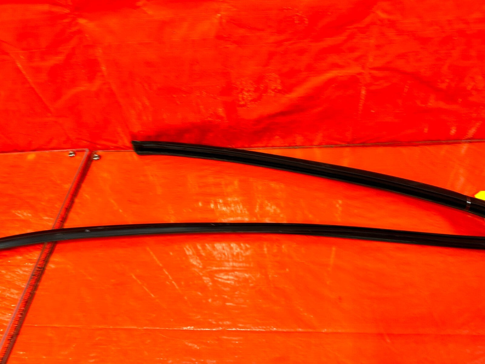 93 97 HONDA DEL SOL   PASSENGER RIGHT FRONT WINDOW GLASS RUN CHANNEL   OEM #2727