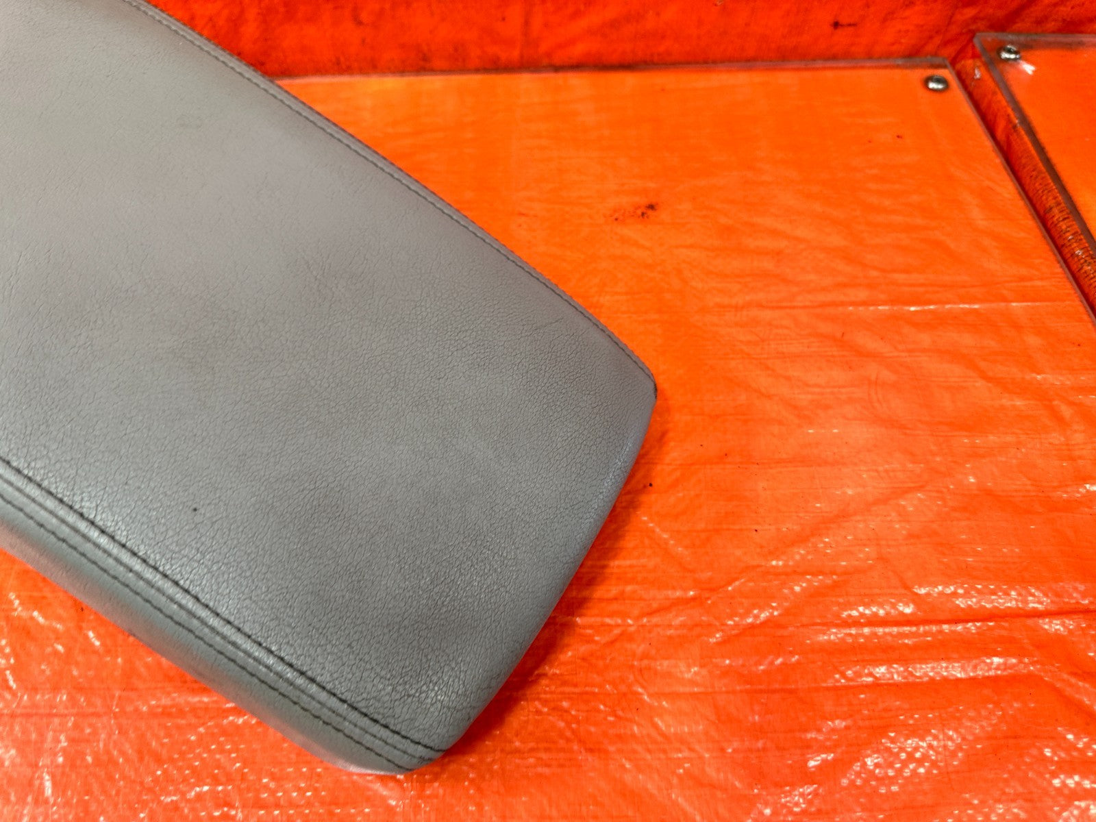 09 14 ACURA TSX   ARM REST / CENTER CONSOLE STORAGE COMPARTMENT   GRAY OEM #3212