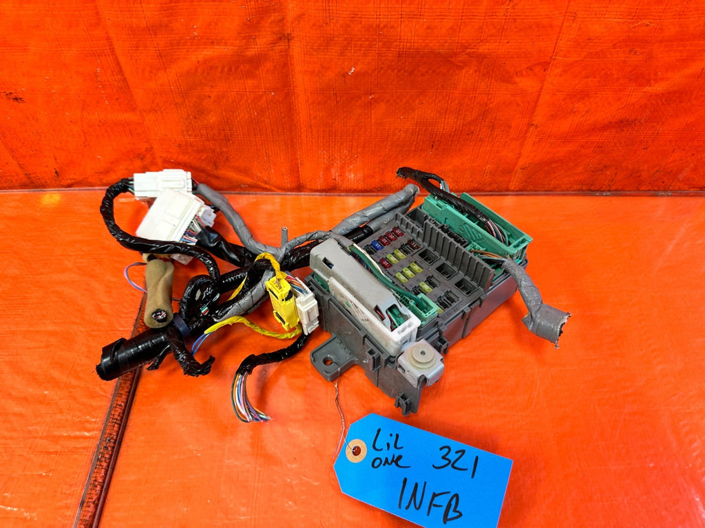09 10 ACURA TSX 6 SPEED   INTERIOR CABIN UNDER DASH FUSE BOX PANEL LEFT SIDE 3210