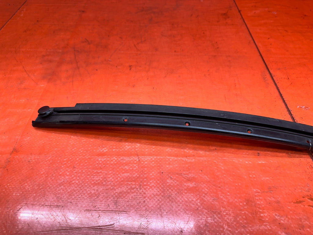 92 96 HONDA PRELUDE RIGHT FRONT DOOR GLASS SASH TRIM OEM #3325