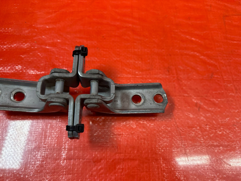 08 15 LANCER EVOLUTION X EVO 10   DOOR HINGE SET UPPER & LOWER RIGHT FRONT 2142