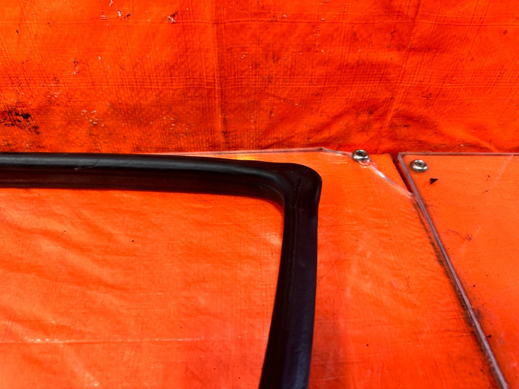 02 05 HONDA CIVIC SI EP3 HATCH DOOR TO CHASSIS OPEN TRIM WEATHER STRIP OEM #3082