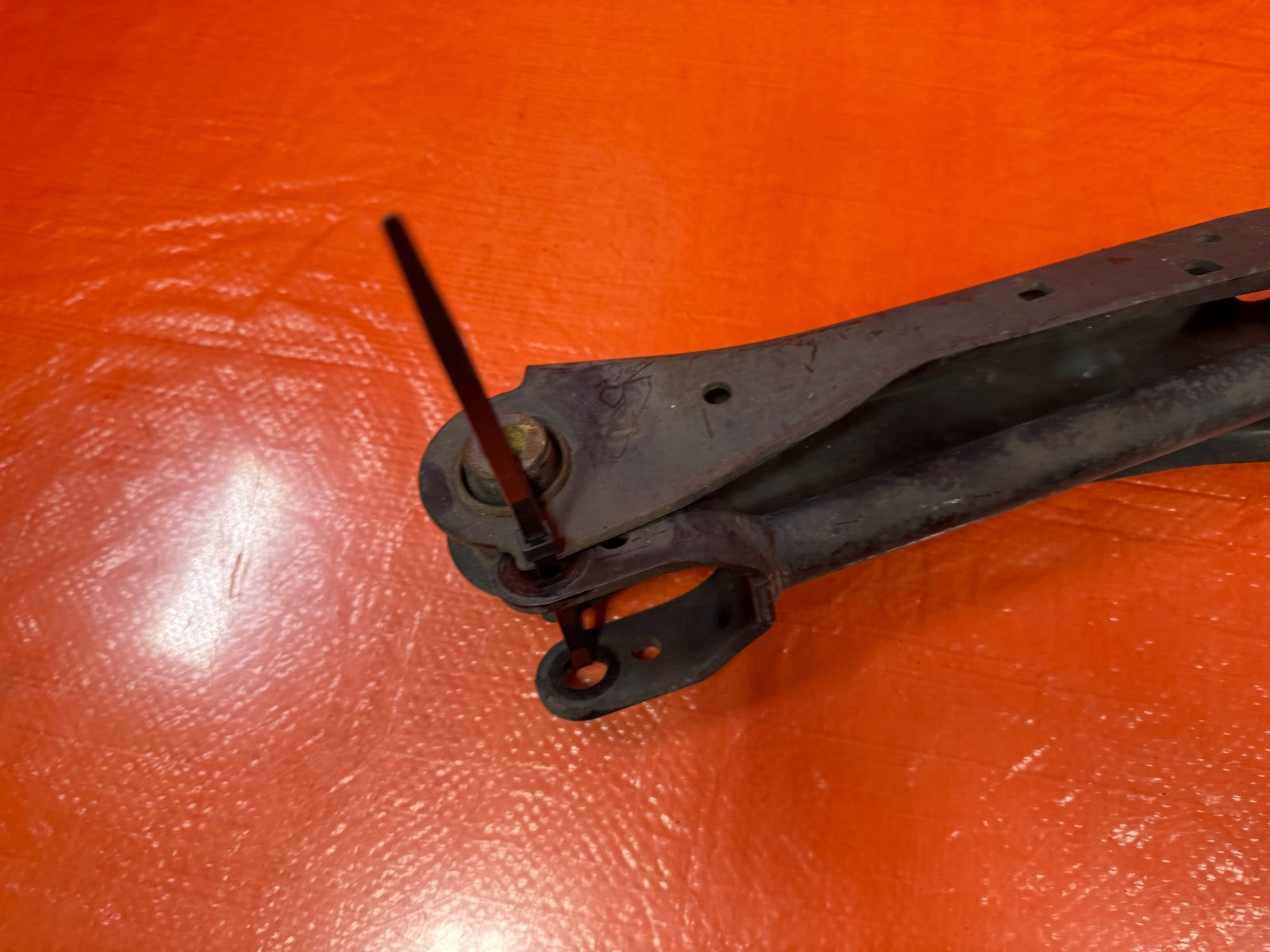 13 16 HYUNDAI GENESIS COUPE   PASSENGER RIGHT REAR CONTROL ARMS   SET OF 2 3108