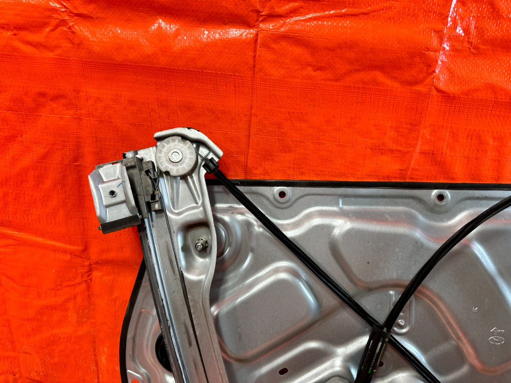 10 16 HYUNDAI GENESIS COUPE   PASSENGER RIGHT WINDOW REGULATOR W/ MOTOR OEM #2999