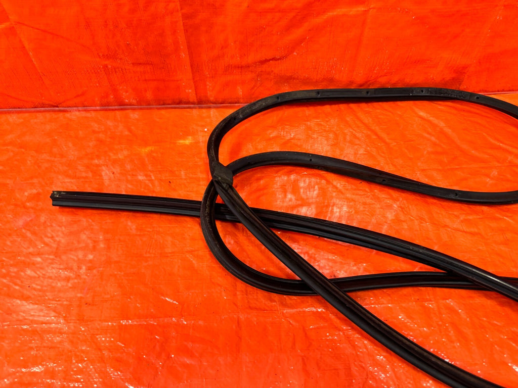 90 97 MAZDA MX 5 MIATA PASSENGER RIGHT   WEATHER STRIP TRIM SEAL GASKET OEM #2679