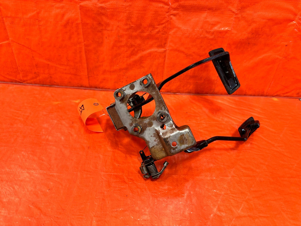 94 01 ACURA INTEGRA   AUTOMATIC TRANSMISSION MODEL   GAS AND BRAKE PEDAL OEM 28110