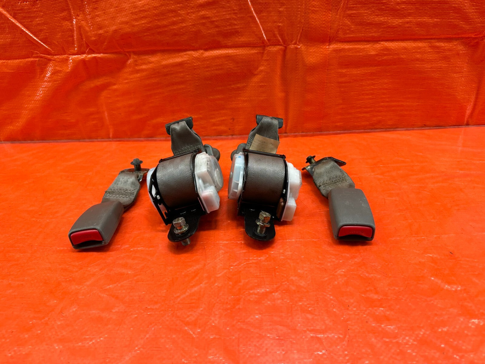 02 06 ACURA RSX TYPE S & BASE   REAR SEAT BELT SET LEFT RIGHT   TAN   OEM #18311
