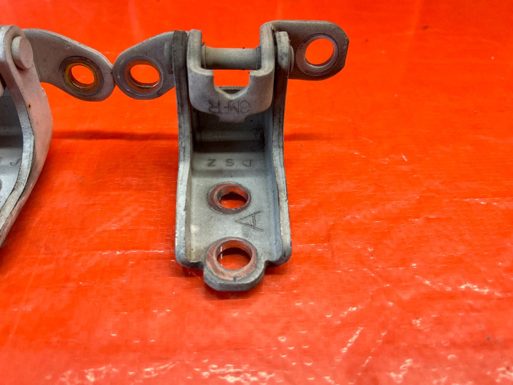02 06 ACURA RSX   PASSENGER RIGHT FRONT DOOR HINGE SET UPPER LOWER   OEM #1404