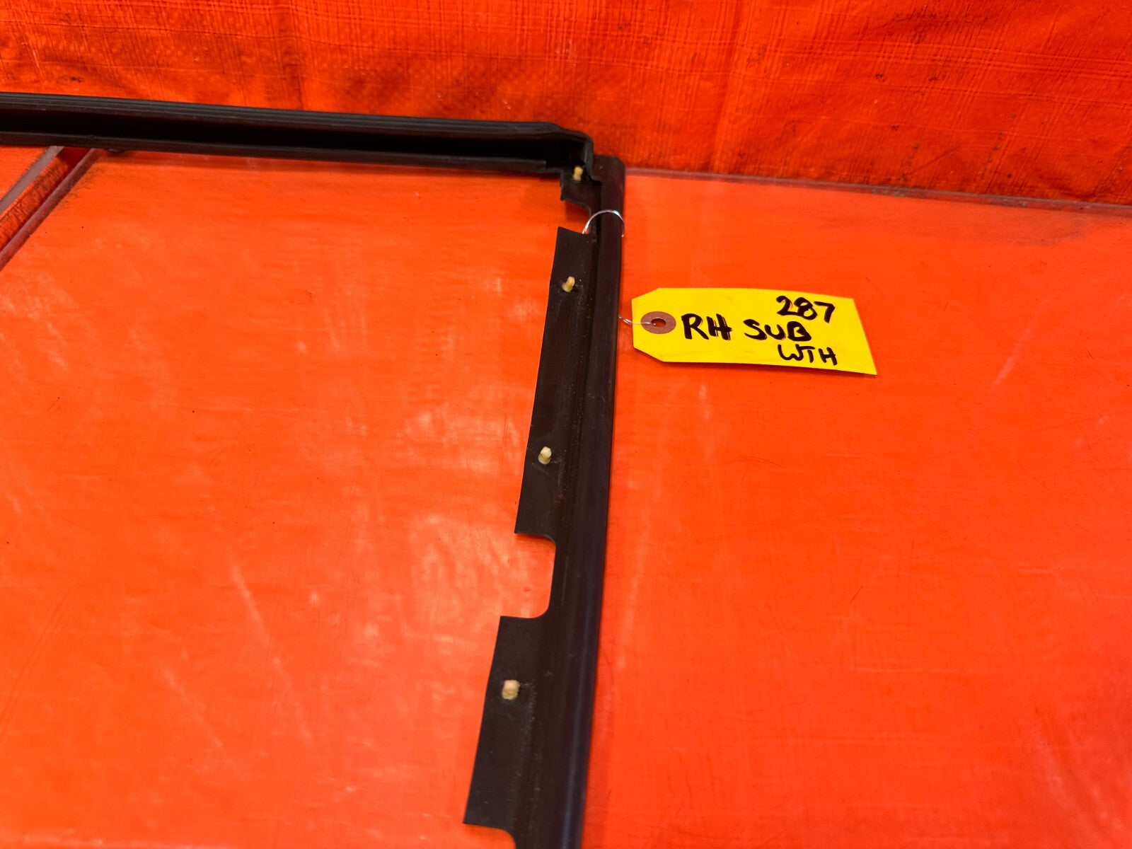 96 00 HONDA CIVIC   COUPE & HATCH   PASSENGER RIGHT DOOR GLASS SUB SEAL OEM #2872