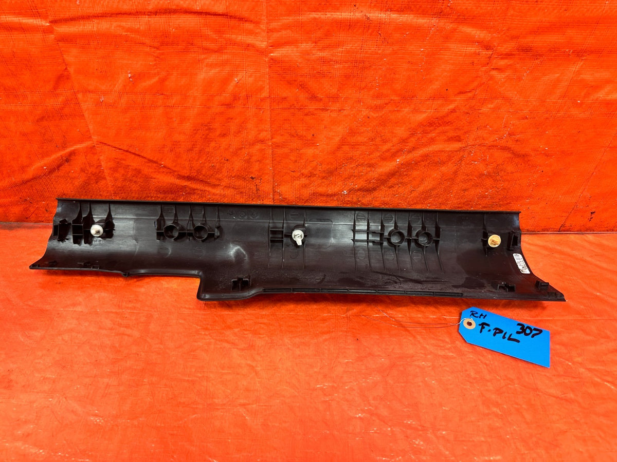 06-11 CIVIC 4D SEDAN - PASSENGER RIGHT FLOOR PILLAR SCUFF PLATE - OEM #3071
