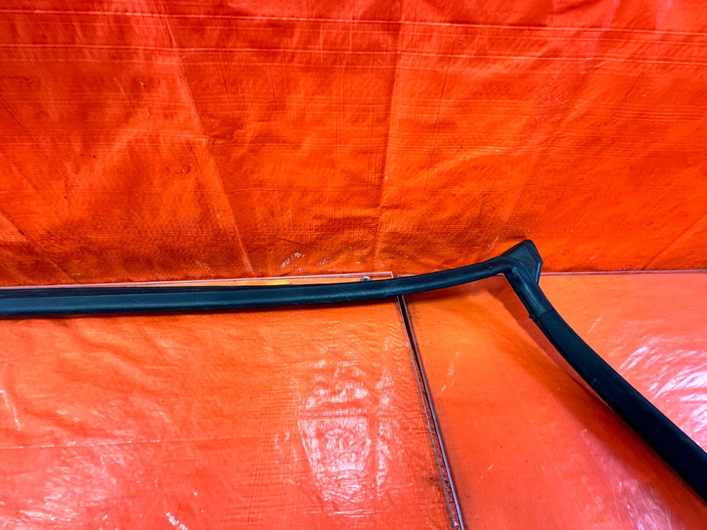 06 11 CIVIC 4D SEDAN   PASSENGER RIGHT FRONT WEATHER STRIP SEAL GASKET OEM #2823