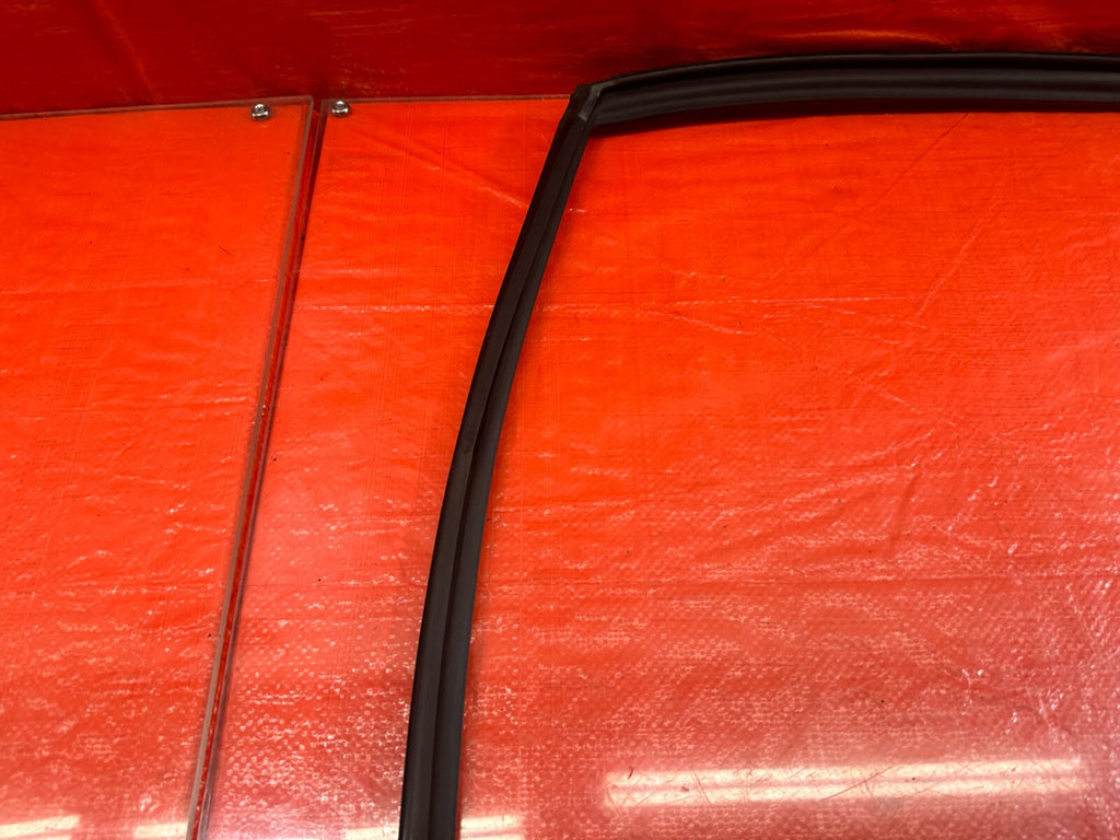 04 08 ACURA TSX   PASSENGER RIGHT REAR WINDOW GLASS RUN CHANNEL   OEM #20513