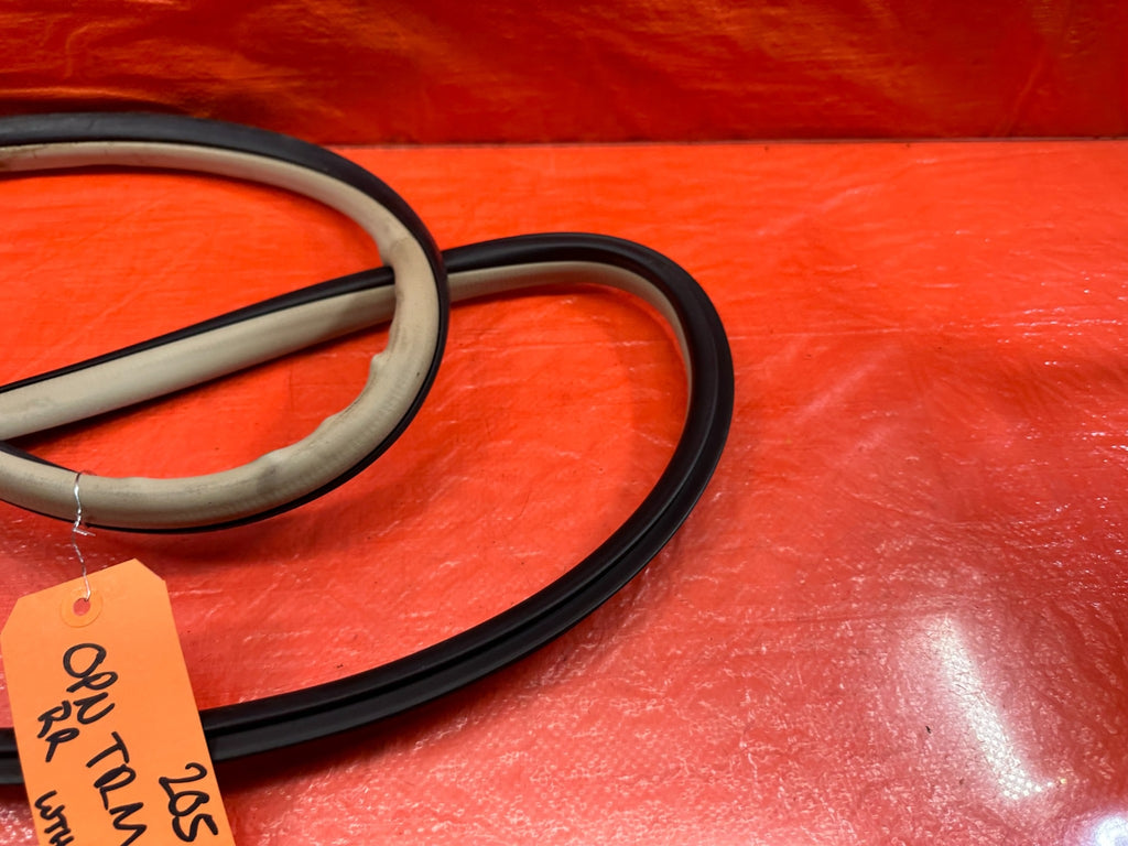 04 08 ACURA TSX   RIGHT REAR   DOOR TO CHASSIS WEATHER STRIP OPEN TRIM OEM #2055