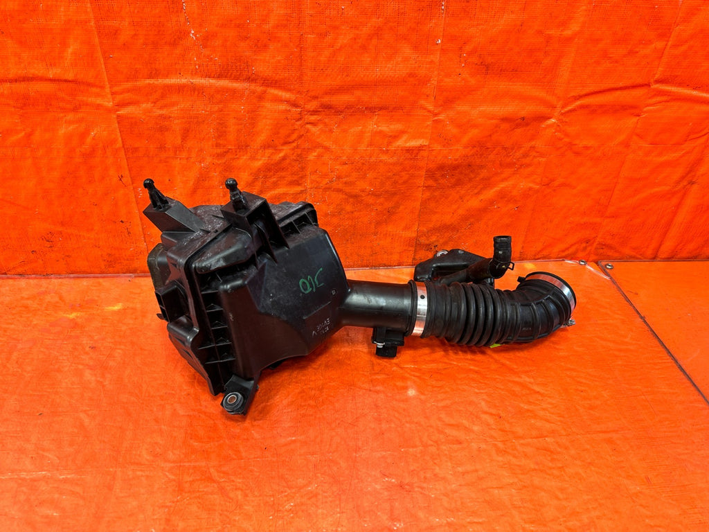 08 15 INFINITI G37 COUPE & CONVERTIBLE   RIGHT AIR FILTER HOUSING INTAKE BOX ARM3