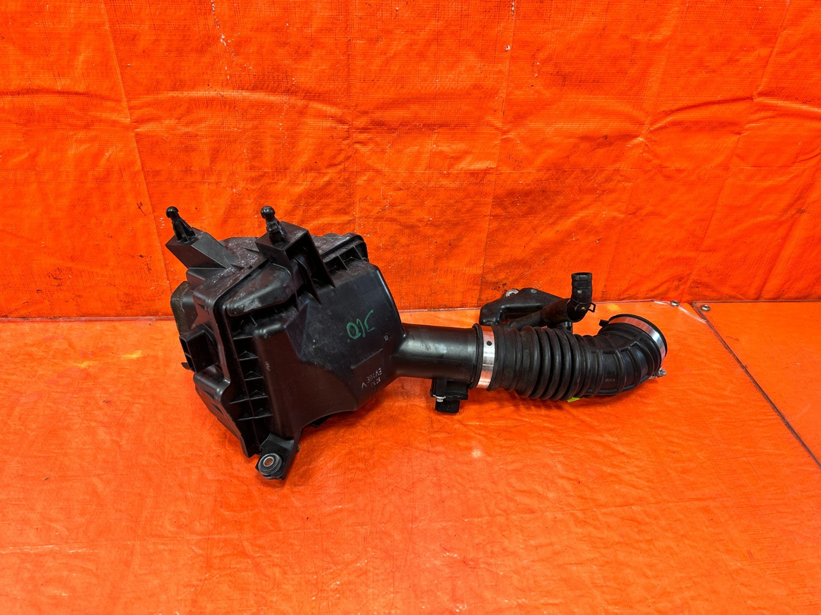 08 15 INFINITI G37 COUPE & CONVERTIBLE   RIGHT AIR FILTER HOUSING INTAKE BOX ARM3