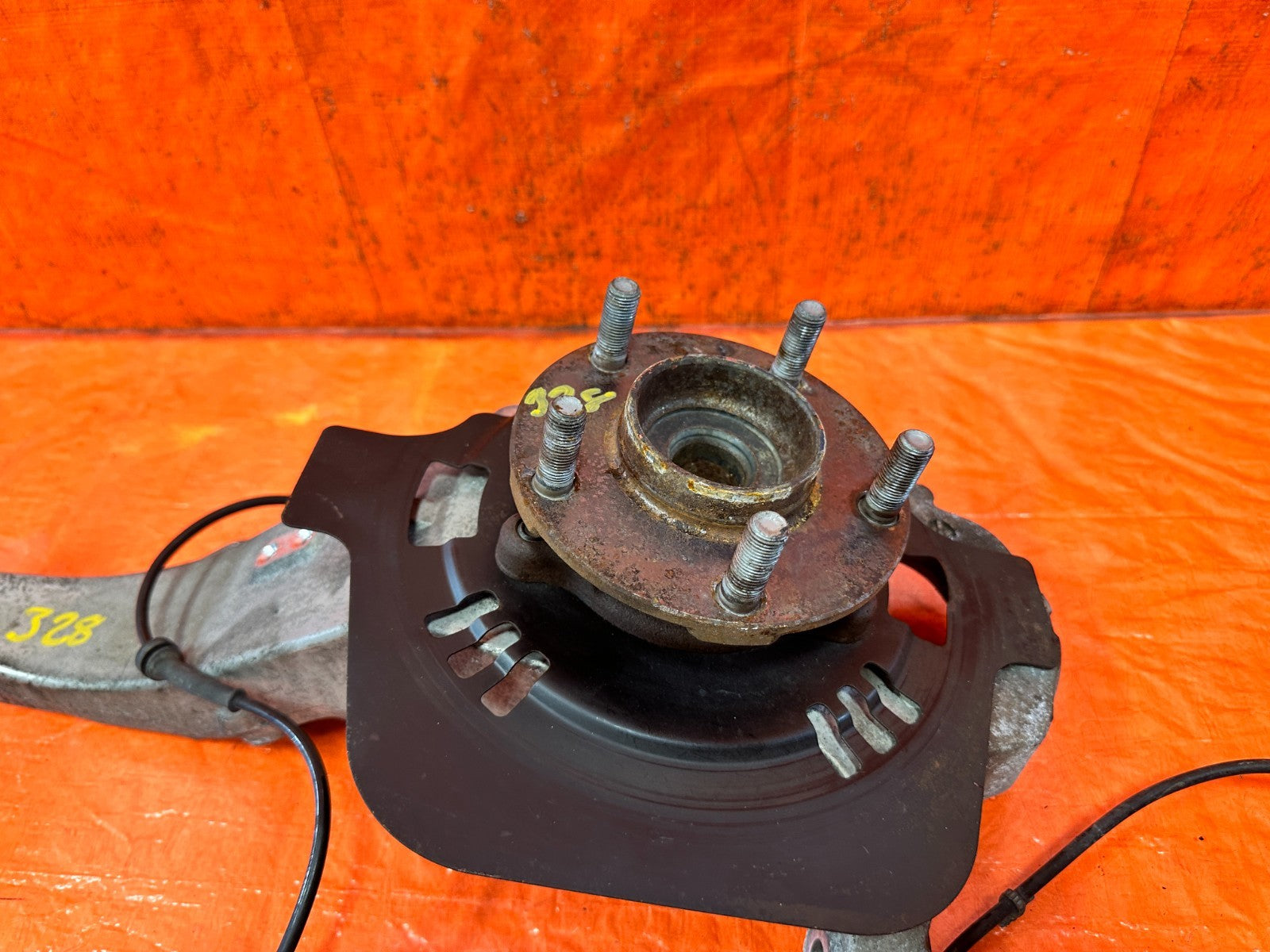 08 15 INFINITI G37 Q60   PASSENGER RIGHT FRONT SPINDLE KNUCKLE HUB   OEM #3283