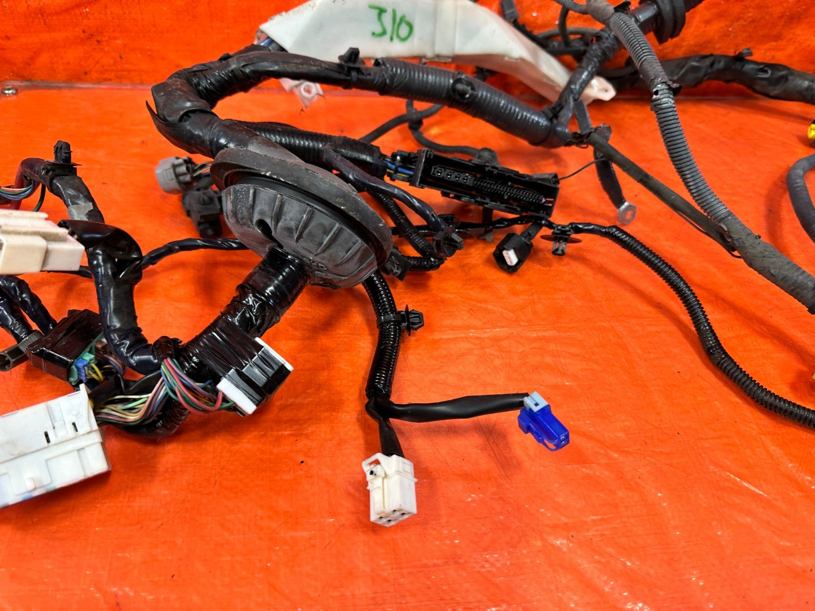 09 10 INFINITI G37 CONVERTIBLE ENGINE BAY / UNDER HOOD WIRING HARNESS WIRE LOOM2
