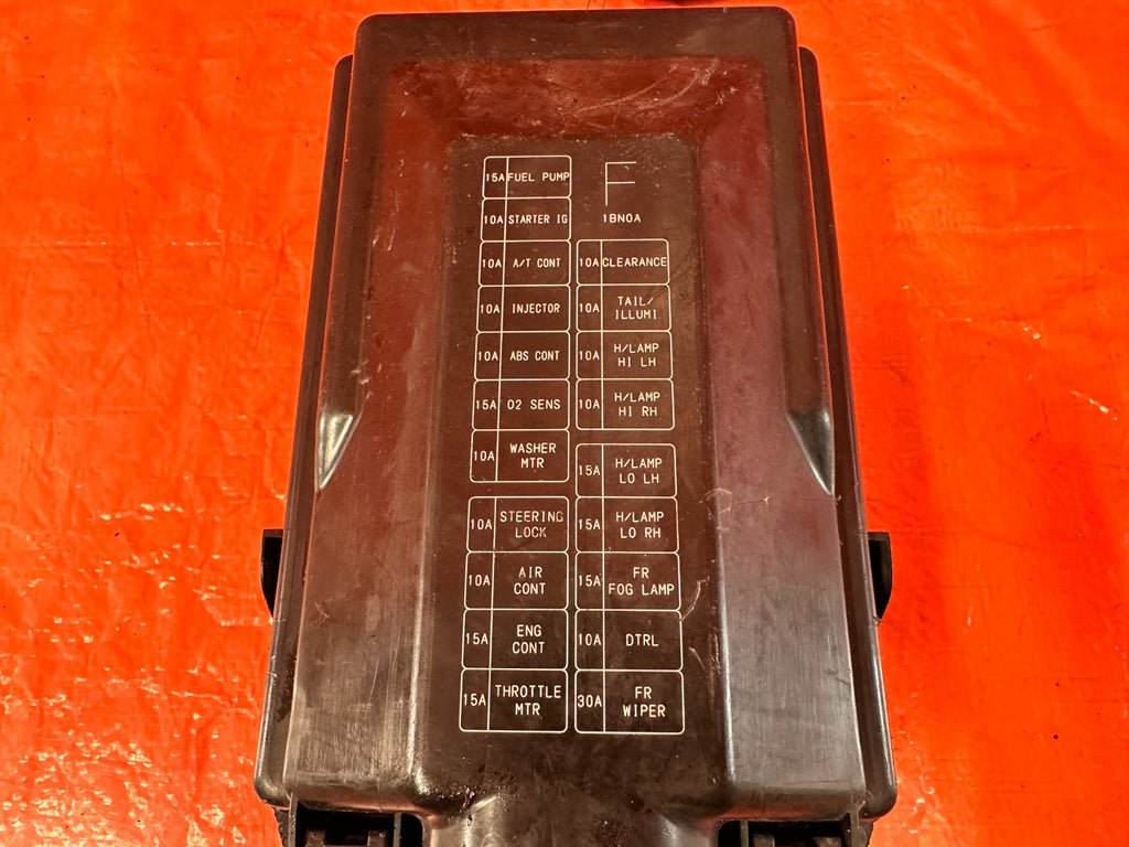 08 09 INFINITI G37 2D COUPE UNDER THE HOOD ENGINE BAY FUSE BOX PANEL   OEM 3204
