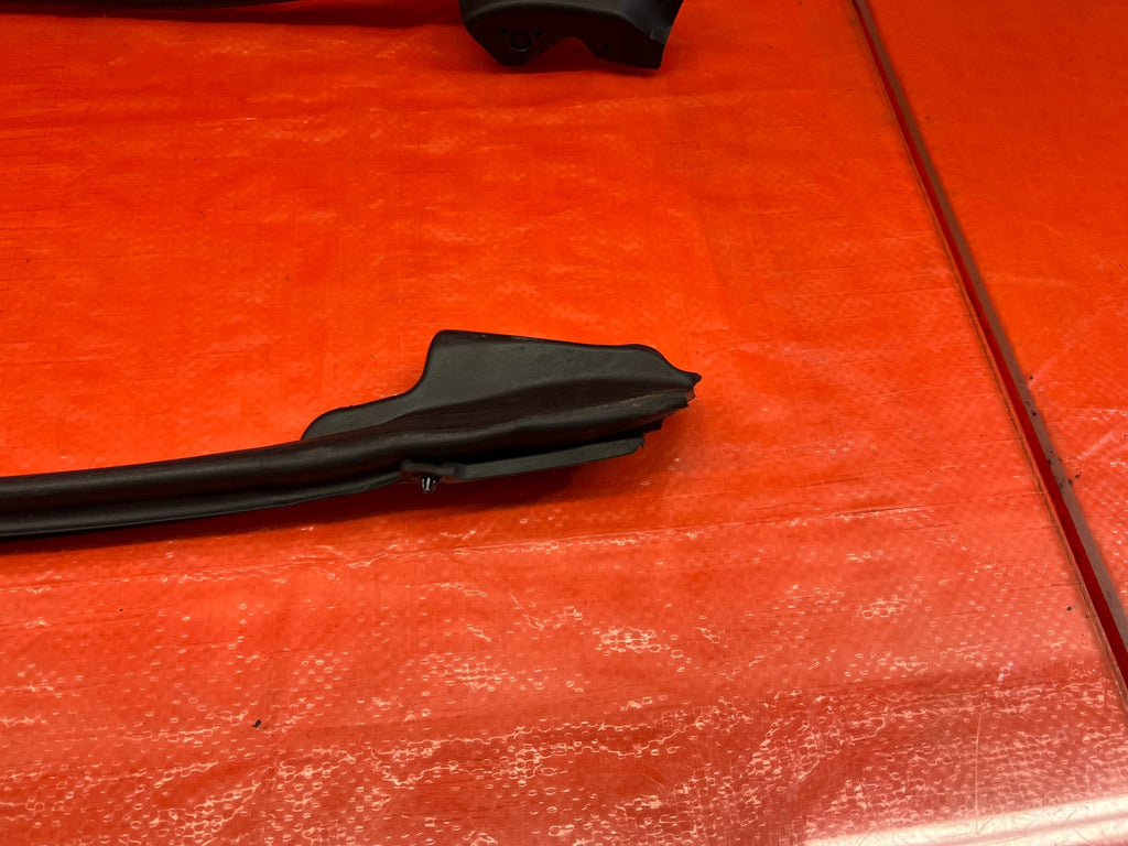 08 15 INFINITI G37 & Q60   RIGHT DOOR   LOWER WEATHER STRIP SEAL OEM #20713