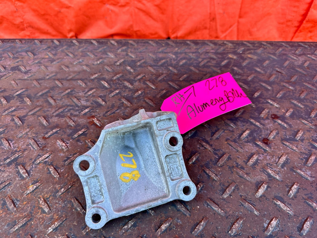 08 15 INFINITI G37 Q60   VQ37 RIGHT ALUMINUM ENGINE BRACKET RWD   OEM #2784