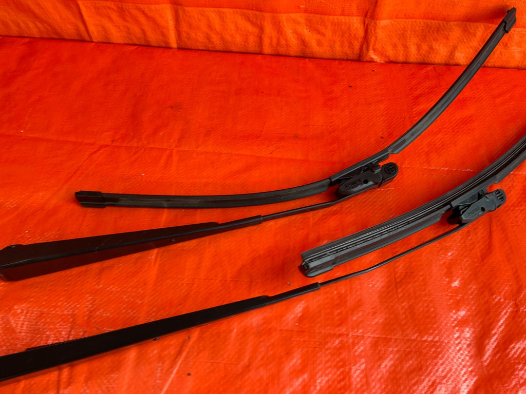 09 14 SUBARU IMPREZA WRX STi SEDAN   WINDSHIELD WIPER ARMS LEFT RIGHT SET OEM 745