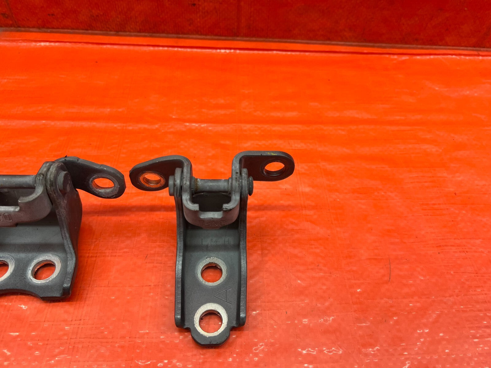 09 14 ACURA TSX   DRIVER LEFT FRONT DOOR HINGE SET UPPER LOWER   OEM #1674