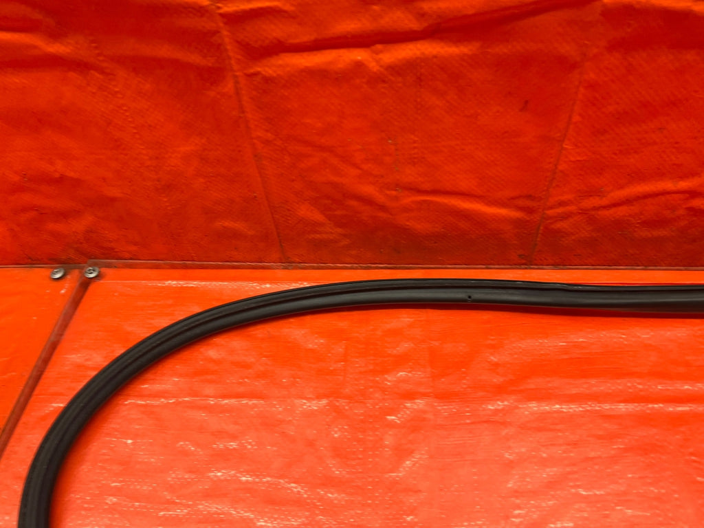 08 15 INFINITI G37 & Q60   RIGHT DOOR   LOWER WEATHER STRIP SEAL OEM #2079