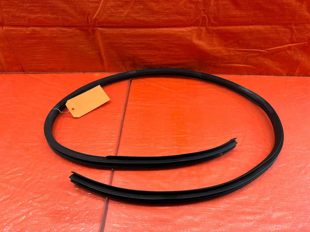10 16 HYUNDAI GENESIS COUPE ON THE CHASSIS LEFT DOOR WEATHER STRIP SEAL OEM #21915