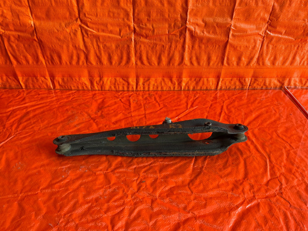 97 01 HONDA CR V CRV   REAR LOWER CONTROL ARM   PASSENGER RIGHT SIDE   OEM #5310