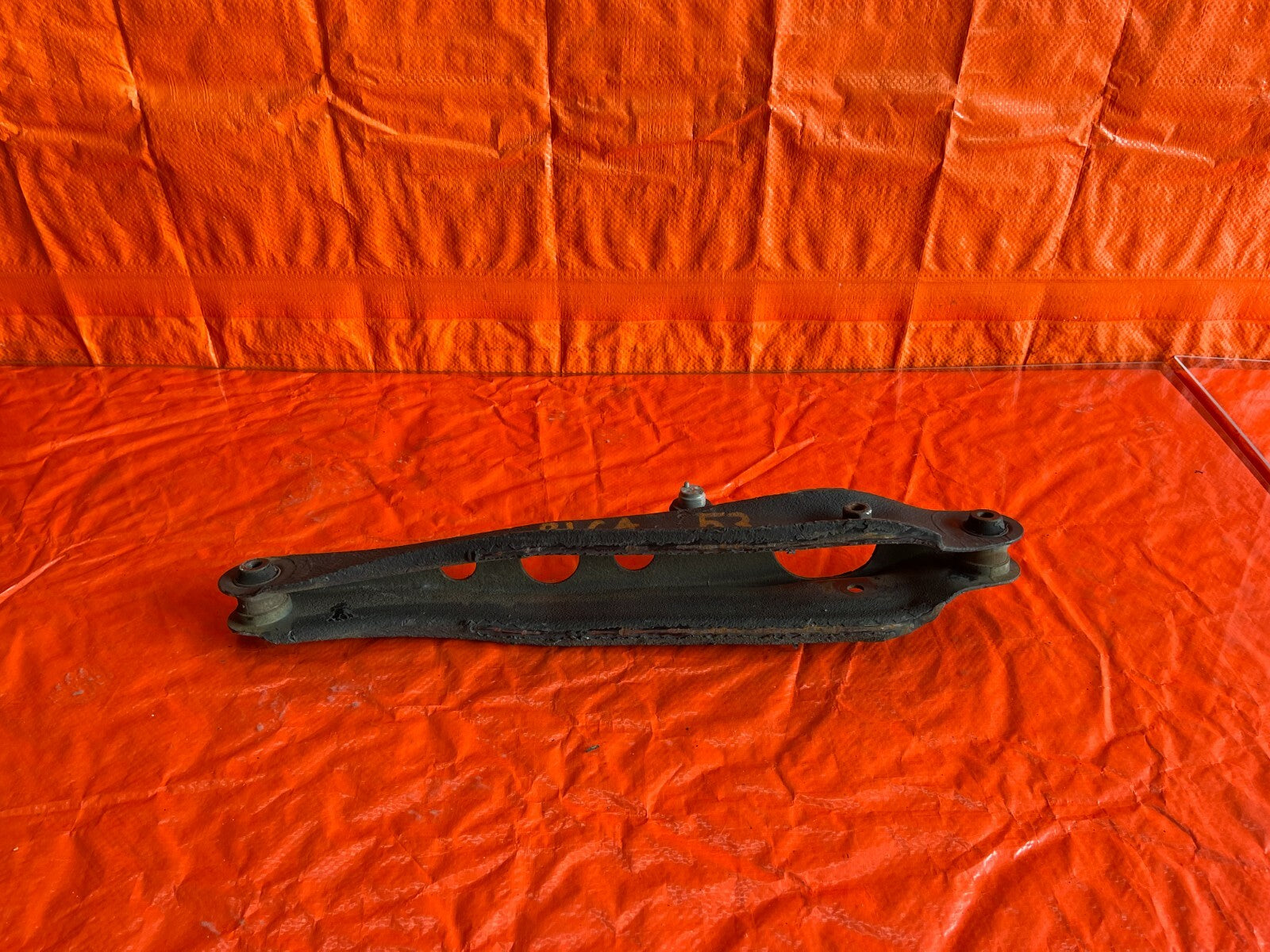 97 01 HONDA CR V CRV   REAR LOWER CONTROL ARM   PASSENGER RIGHT SIDE   OEM #5310
