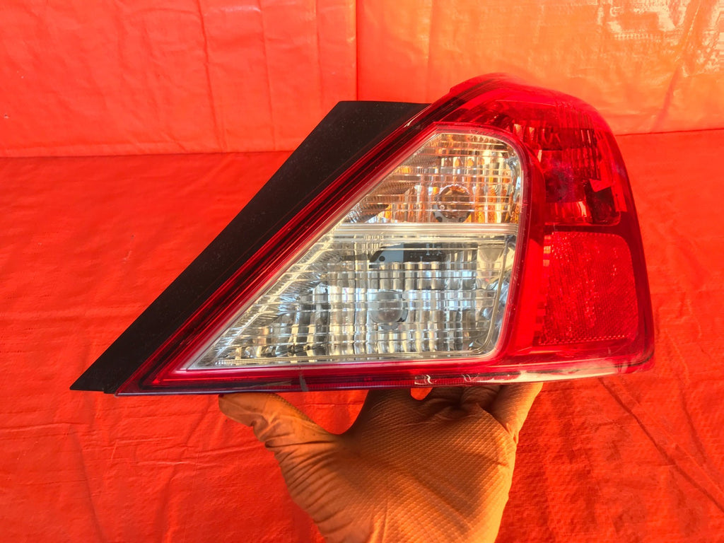 OEM 2015 2016 2017 NISSAN VERSA SEDAN PASSENGER RIGHT TAIL LIGHT LAMP R RH  0