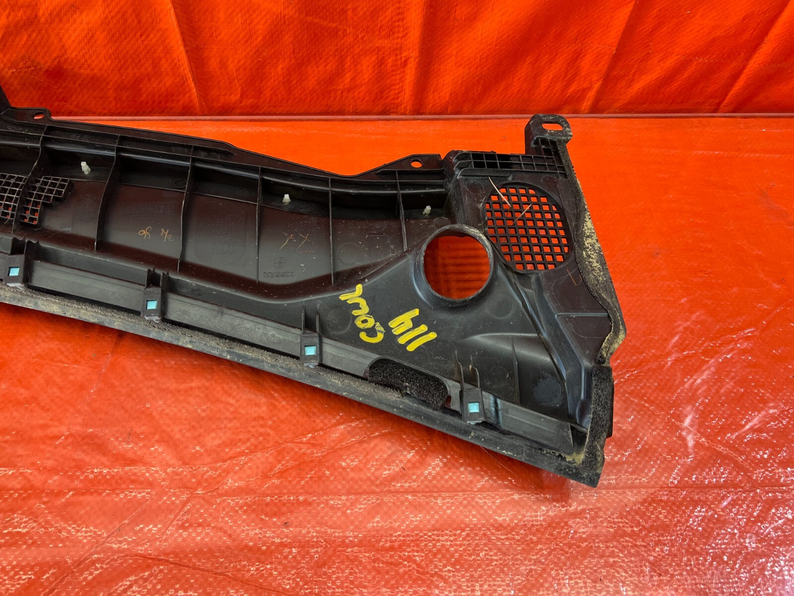 14 20 INFINITI Q50 Q60   WINDSHIELD WIPER COWL TRIM PLASTIC   OEM FACTORY #1149