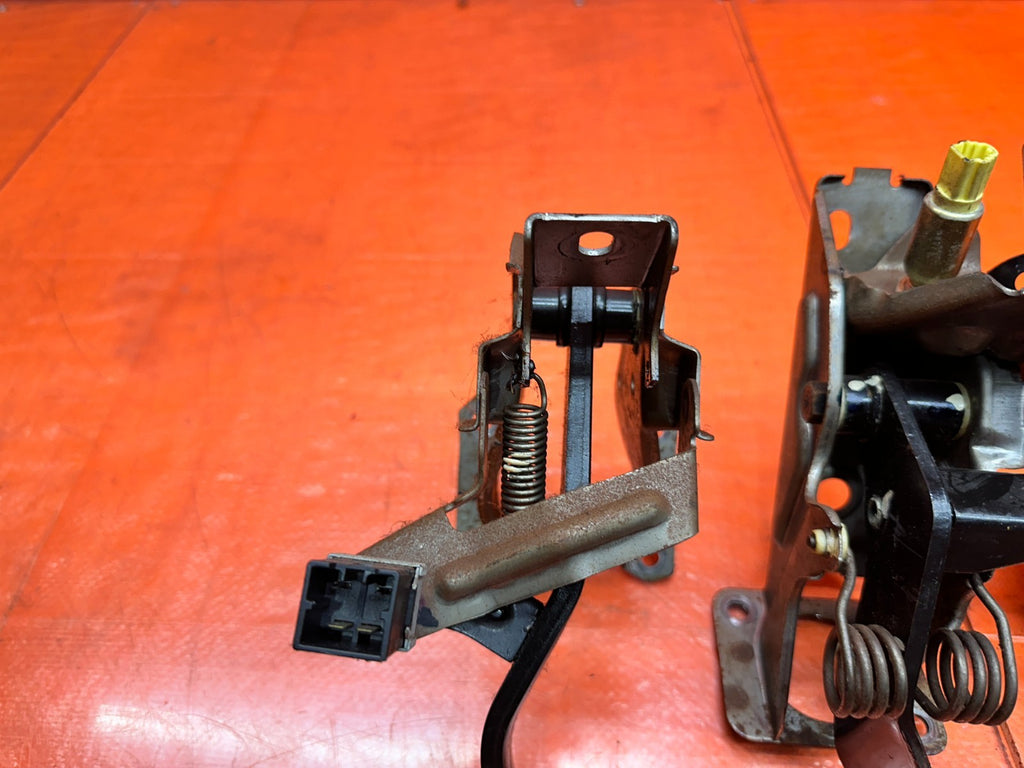 97 01 HONDA PRELUDE 2.2L 5 SPEED MANUAL CLUTCH BRAKE GAS PEDAL ASSEMBLY OEM #3357