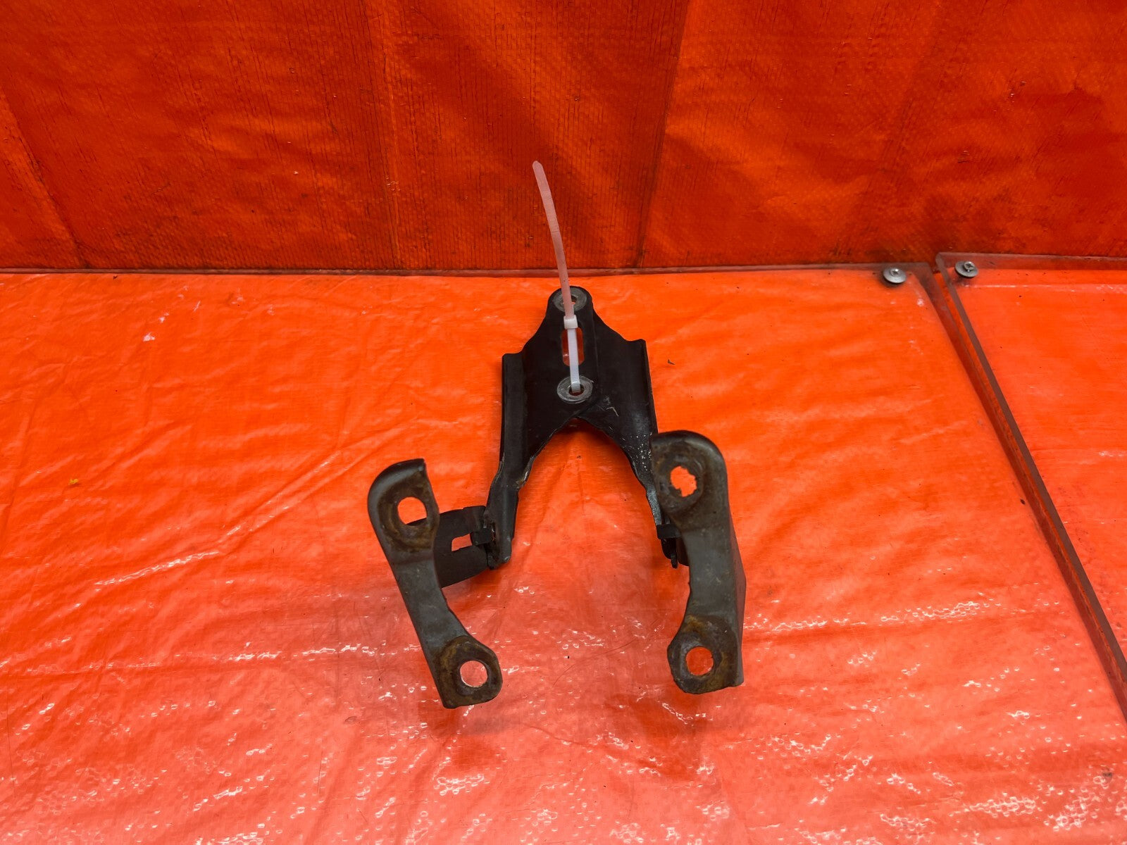 02 06 ACURA RSX TYPE S & BASE   HOOD HINGE SET   LEFT AND RIGHT HINGES OEM #1715