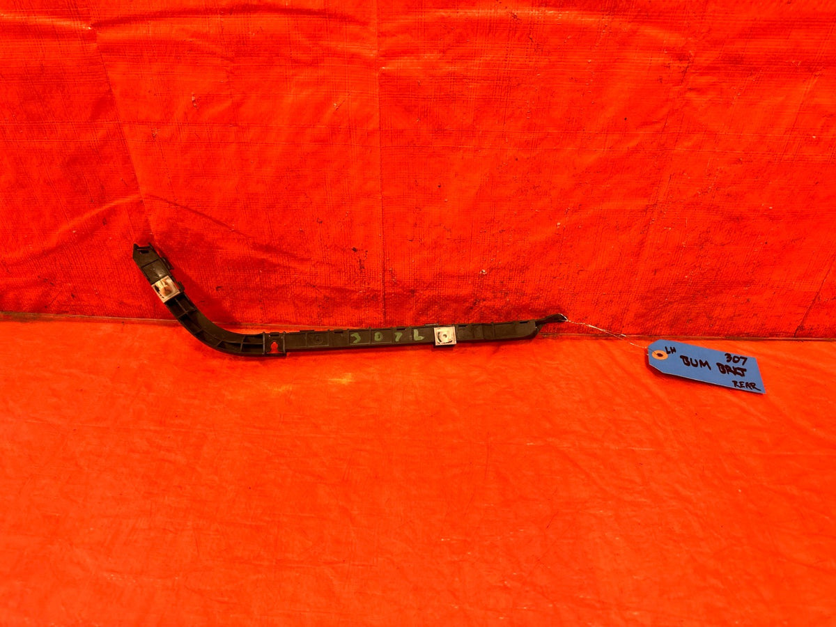06-11 CIVIC 4D SEDAN - LEFT REAR BUMPER RETAINER CLIP BRACKET - OEM #3070