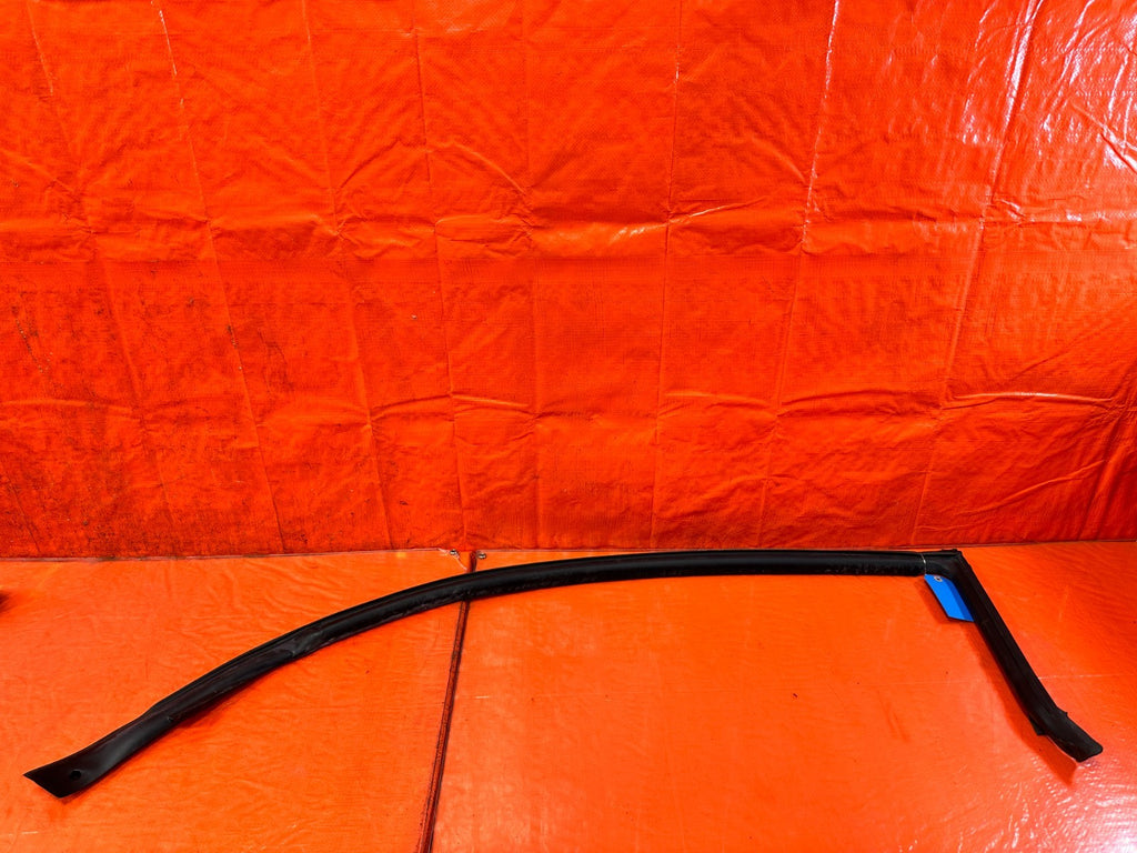 08 15 INFINITI G37 & Q60 COUPE   DRIVER LEFT   UPPER WEATHER STRIP RUBBER OEM0