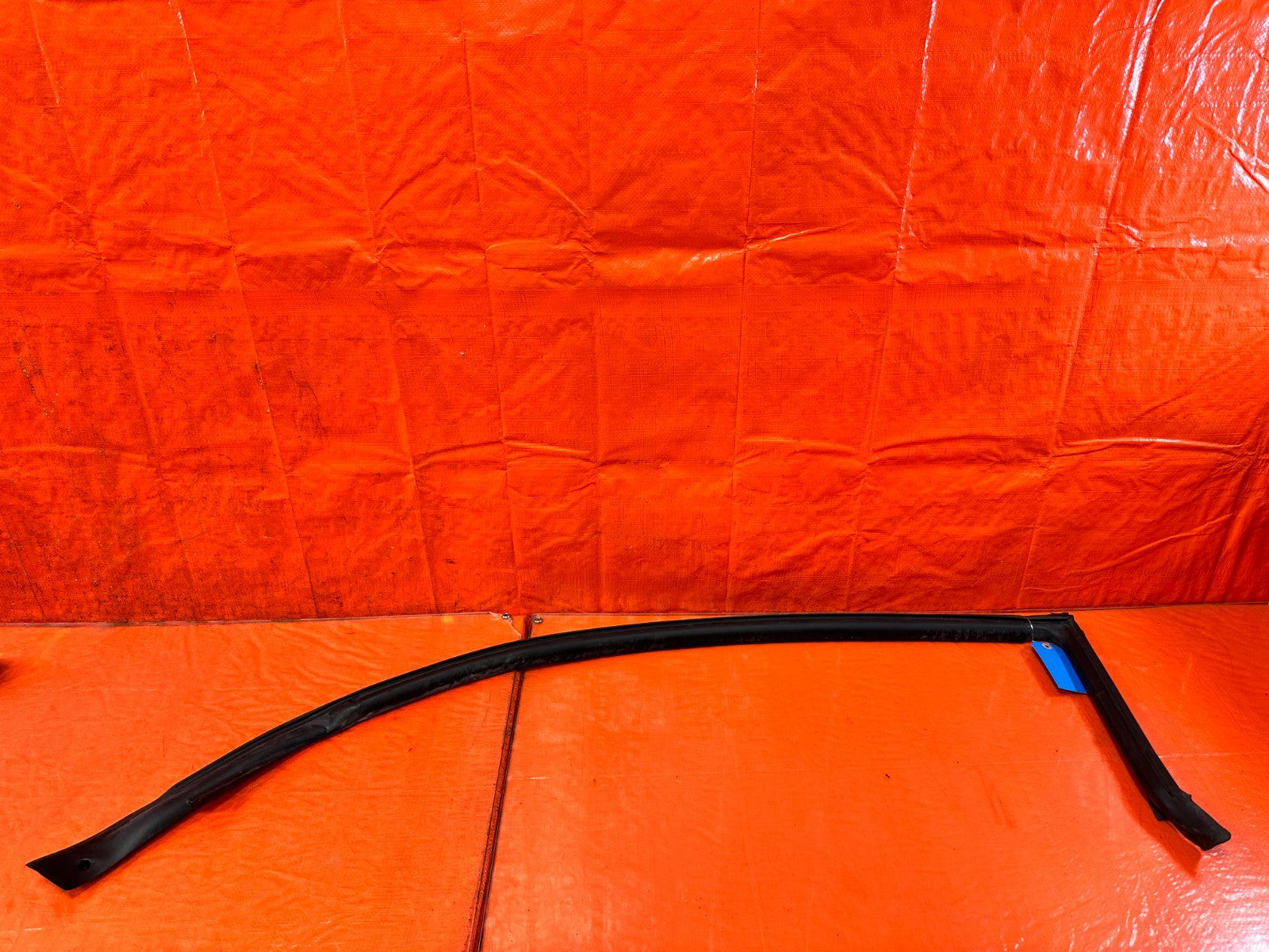 08 15 INFINITI G37 & Q60 COUPE   DRIVER LEFT   UPPER WEATHER STRIP RUBBER OEM0