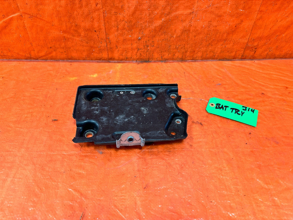 16 20 INFINITI Q50 & Q60 3.0L BATTERY TRAY MOUNTING BRACKET W/ TIE DOWN OEM #3140