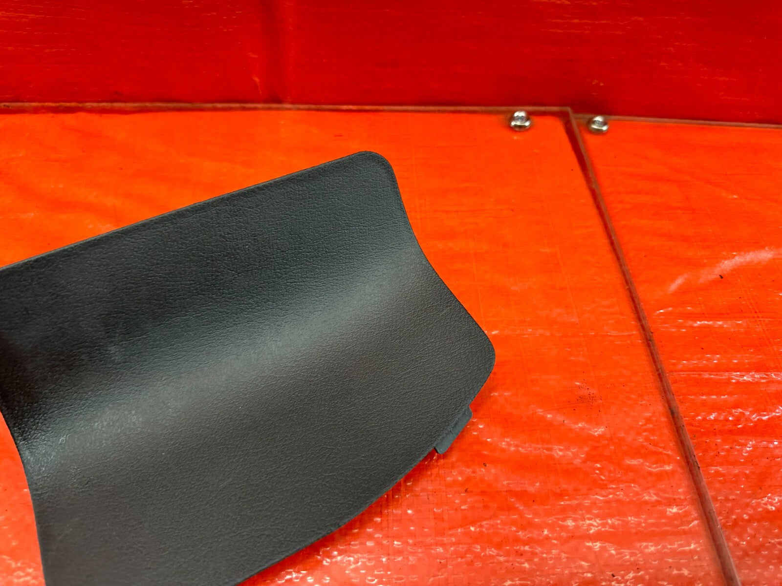 02 05 HONDA CIVIC SI EP3 HATCHBACK   TAIL LIGHT TRIM PLASTIC COVER RIGHT OEM 1866