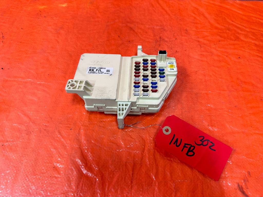 13 16 HYUNDAI GENESIS COUPE   INTERIOR CABIN UNDER DASH FUSE BOX PANEL OEM 3020