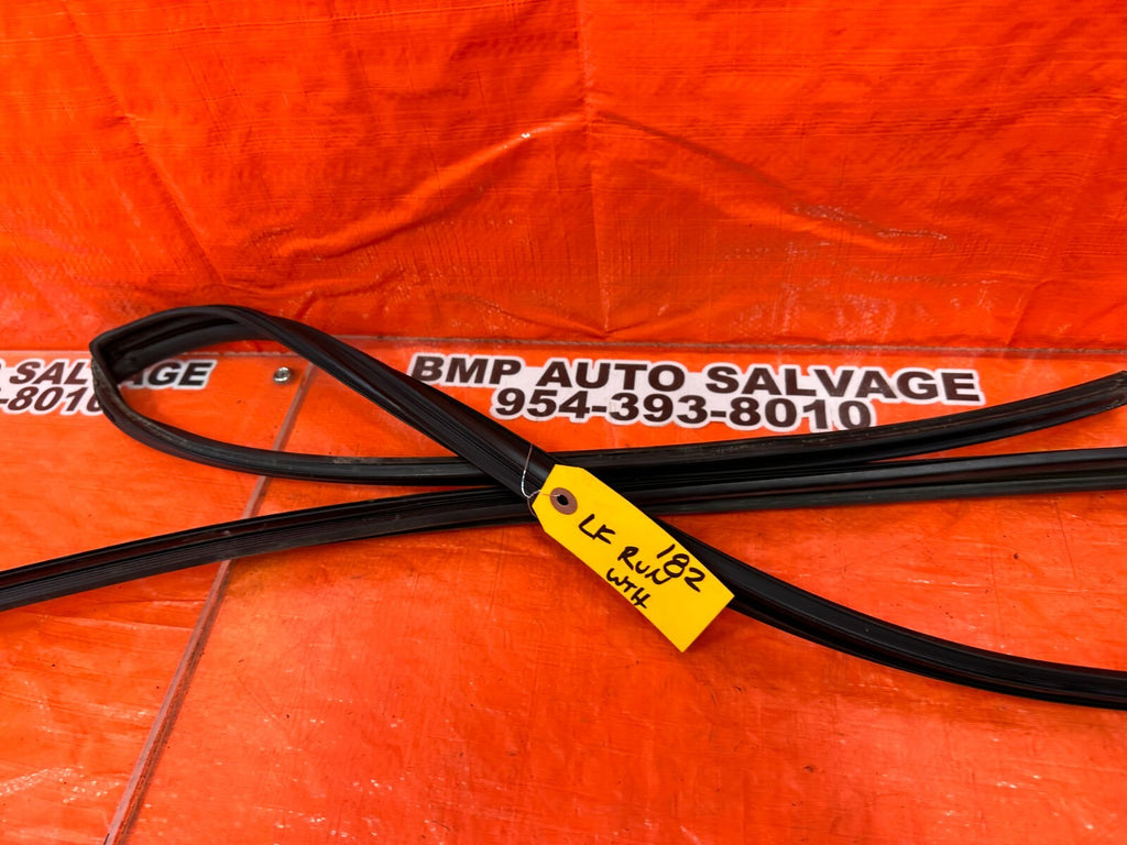 15 21 SUBARU WRX & STI PASSENGER RIGHT REAR WINDOW GLASS RUN CHANNEL   OEM #1826