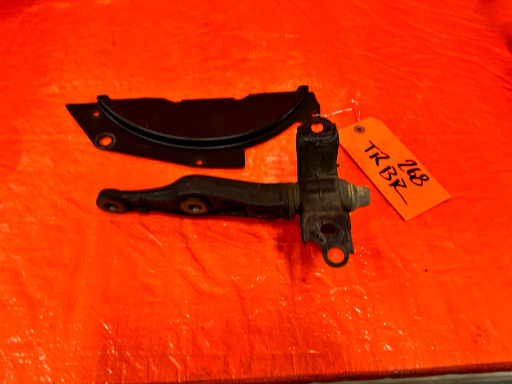 96 01 ACURA INTEGRA   AUTOMATIC LOWER TRANSMISSION TORQUE MOUNT BRACKET OEM #2685